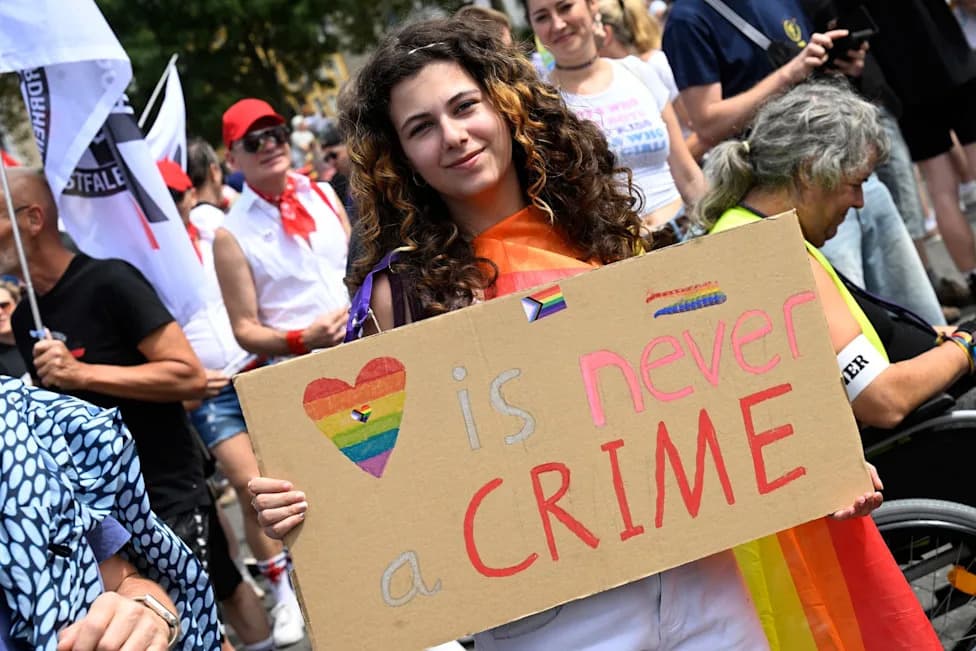 Hiljade u Kelnu Marširale Za Queer Zajednicu Nakon Napada Na Prajd U Berlinu