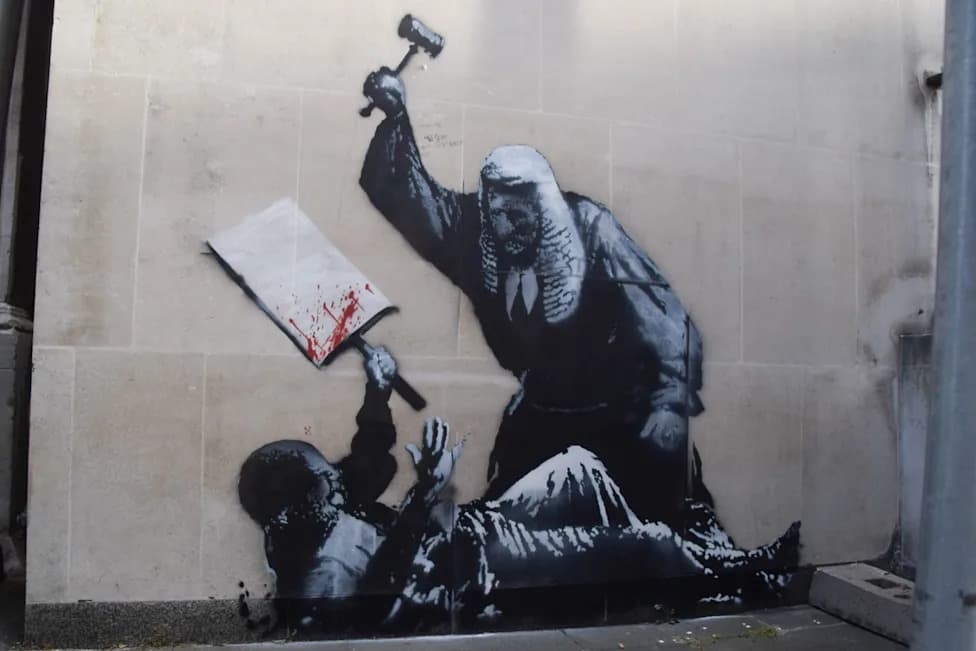 Dela Banksyja Koštala Javnu Kasu Skoro £150.000 — Mural Na Royal Courts Najskuplji