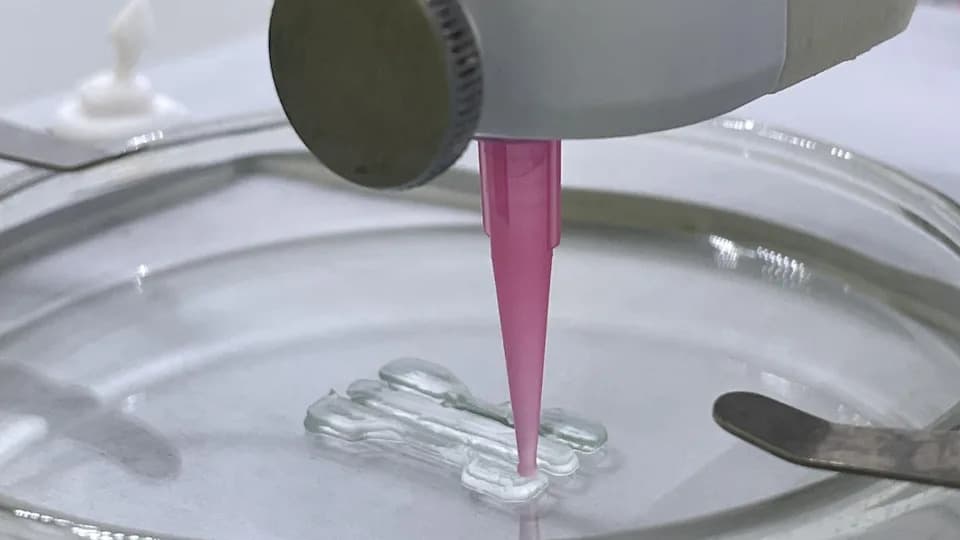 EPFL razvio 3D‑štampani gumeni materijal koji 15× povećava otpornost na lom i znatno smanjuje zamor