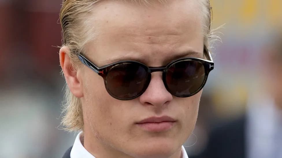 Marius Borg Høiby Ostaje Pod Elektronskim Nadzorom Na Skaugumu — Polusrodnici Zapisuju Nova Poglavlja