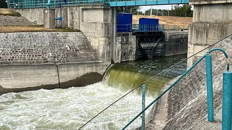 Mađarska potapa splavove i otvara zasuhe: Hitna akcija da se podigne Dunav i zaštiti nuklearka Paks