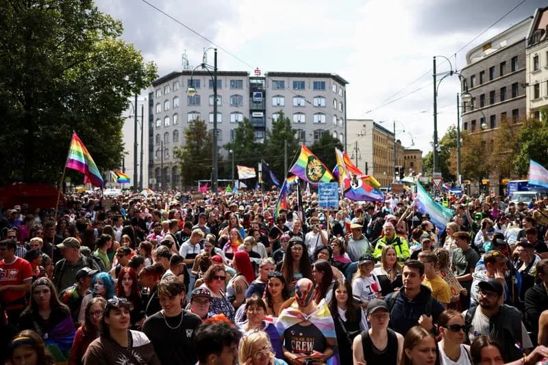 „Glasajte za ljubav“: Prajd u Magdeburgu ističe otpornost LGBT zajednice pred rastom AfD