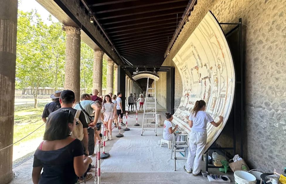 Ponovo Otkriven Venčani Prizor: Delimično Rekonstruisana Freska Dionisa i Ariadne Iz Pompeje