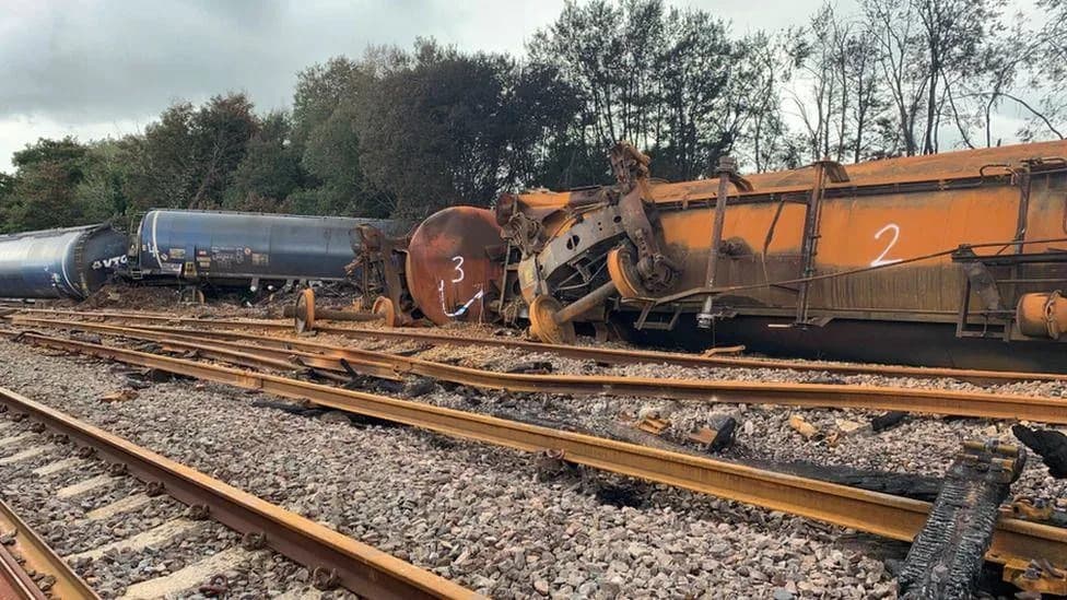 Network Rail Tuži DB Cargo I Touax Nakon Iskakanja Voznih Cisterna I Curenja 446.000L Goriva