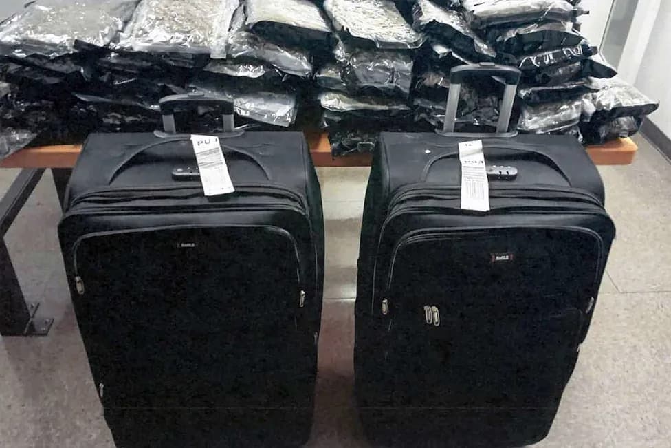 Skandal Na Aerodromu U Montrealu: Dvojica Zaposlenih Air Canada Uhapšeni Zbog Krijumčarenja Kokaina I Kanabisa