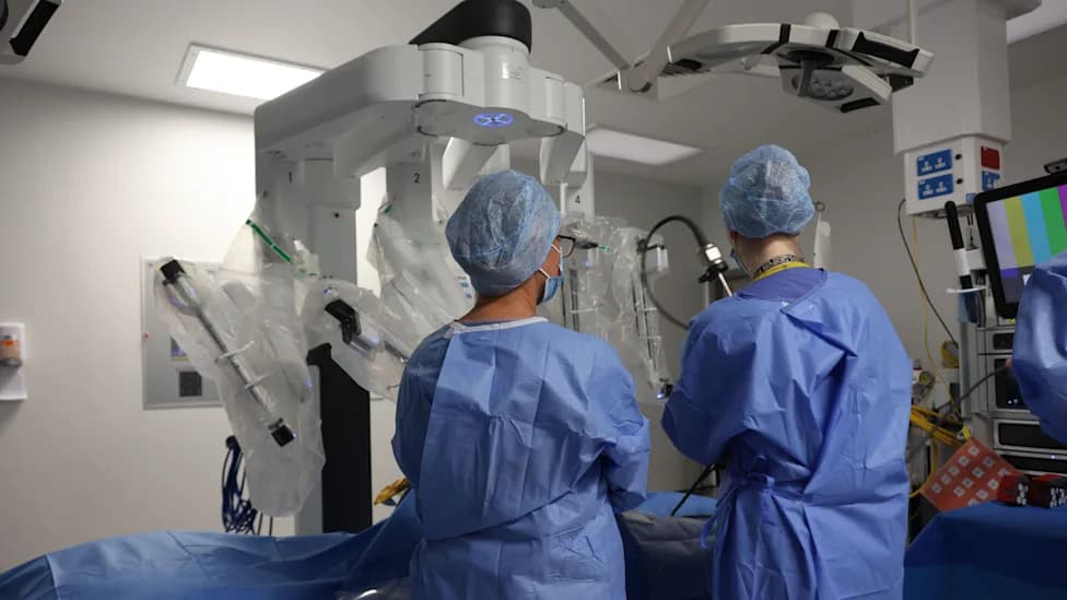 Trust u Hullu obeležio 5.000. robotsku operaciju — Da Vinci transformiše hirurgiju
