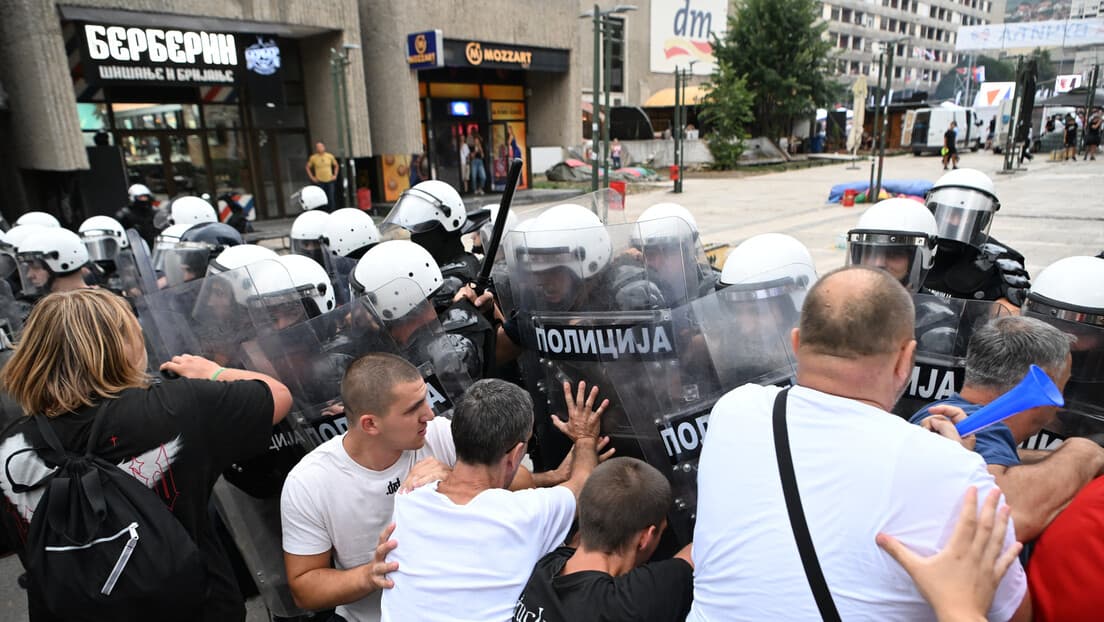 MUP: Oko 15.000 Na Skupu SNS U Užicu — Neredi Na Malom Trgu, Više Povređenih, Istraga U Toku