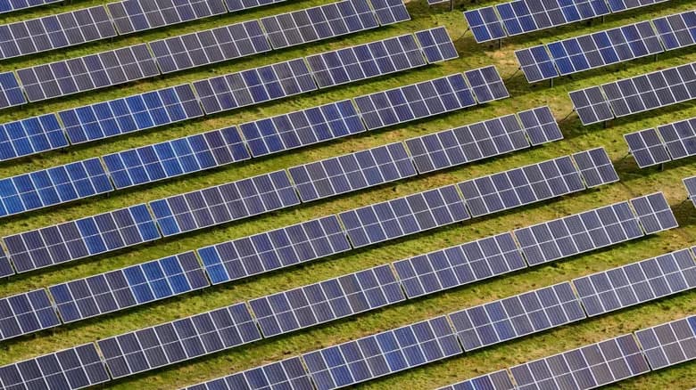 Vlada Odobrila Ogromnu Solarnu Farmu Beacon Fen — Meštani Se Bune