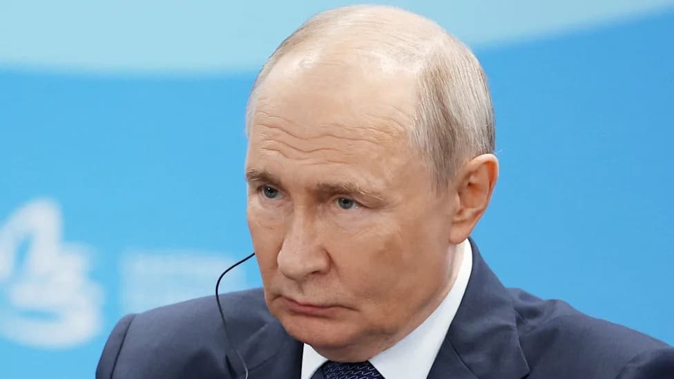 Putin (73) Napravio Neprijatan Propust Na Ribarskom Brodu — Interfon Je Bio Jednokraki