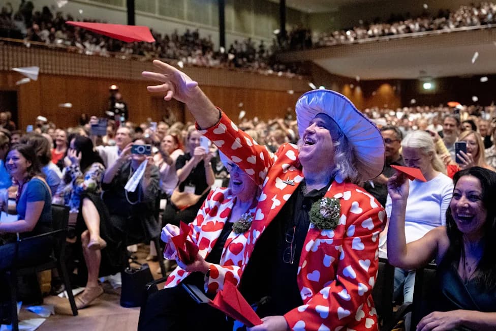 Ig Nobel u Cirihu: Od mleka žohara do 1.000 pari donjeg veša — neobična naučna otkrića nagrađena