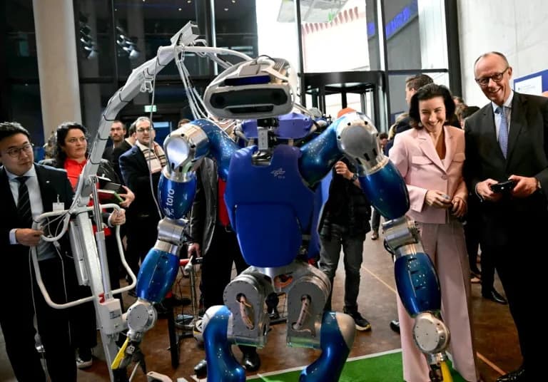 Evropa Teži Da Postane Robotska Supersila — AI-Roboti Demonstrirani U Parlamentu EU