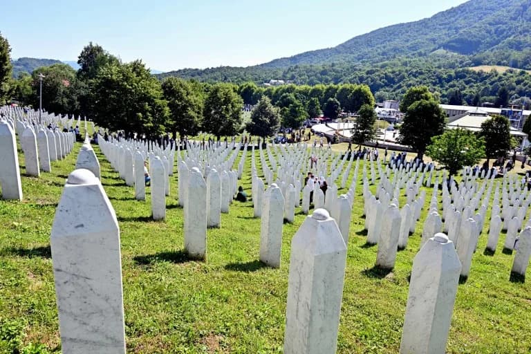 Srebrenica: Masakr koji je zgrozio svet — hronika genocida i posledice