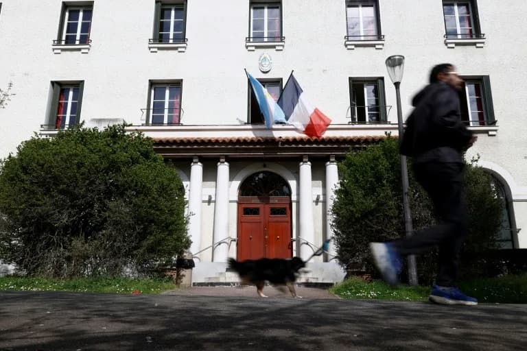 Skandal u Argentina House: Studenti Govore O "Mini-diktaturi" i Sastancima Ekstremne Desnice