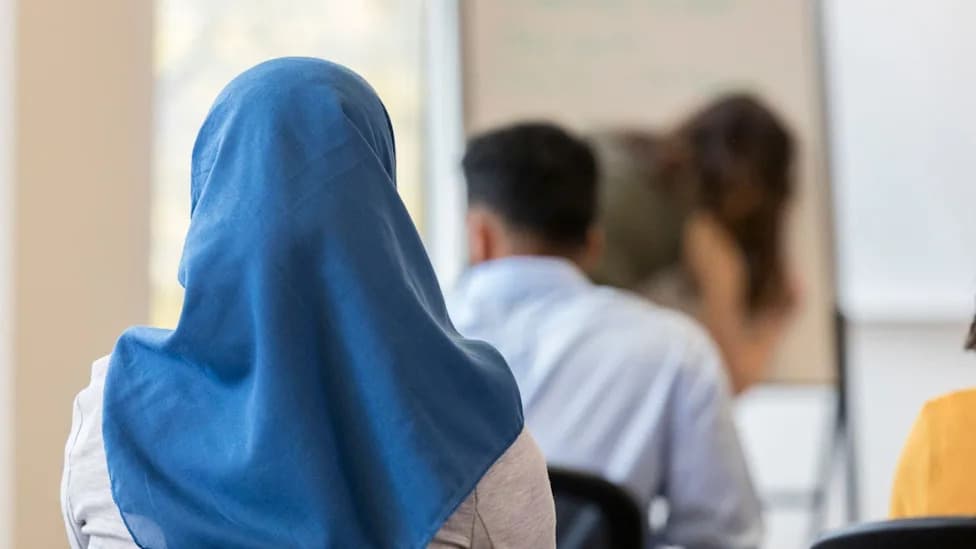 U Austriji Na Snazi Zabrana Islamskih Marama Za Devojčice Mlađe Od 14 Godina — Spor I Pravni Izazovi