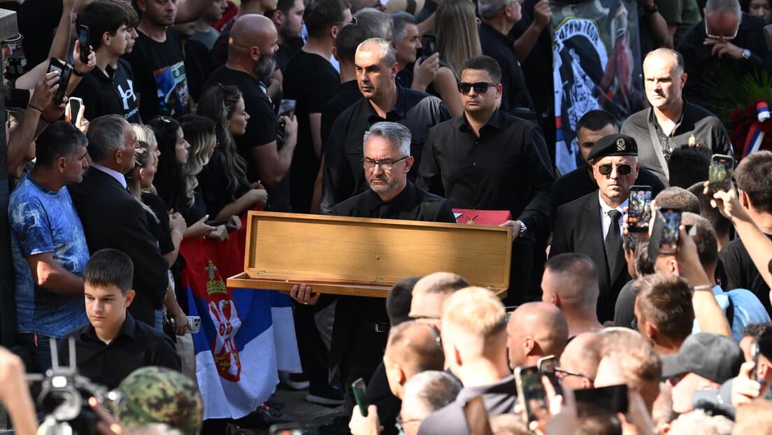Darko Mladić: „Svaki Srbin Mora Da Razmišlja Kako Će Pred Lazara“ — Sin Ratka Mladića Na Oproštaju