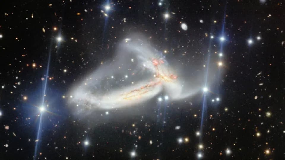 Blizanački duhovi NGC 7253: Havajski učenici otkrili par galaksija u procesu spajanja