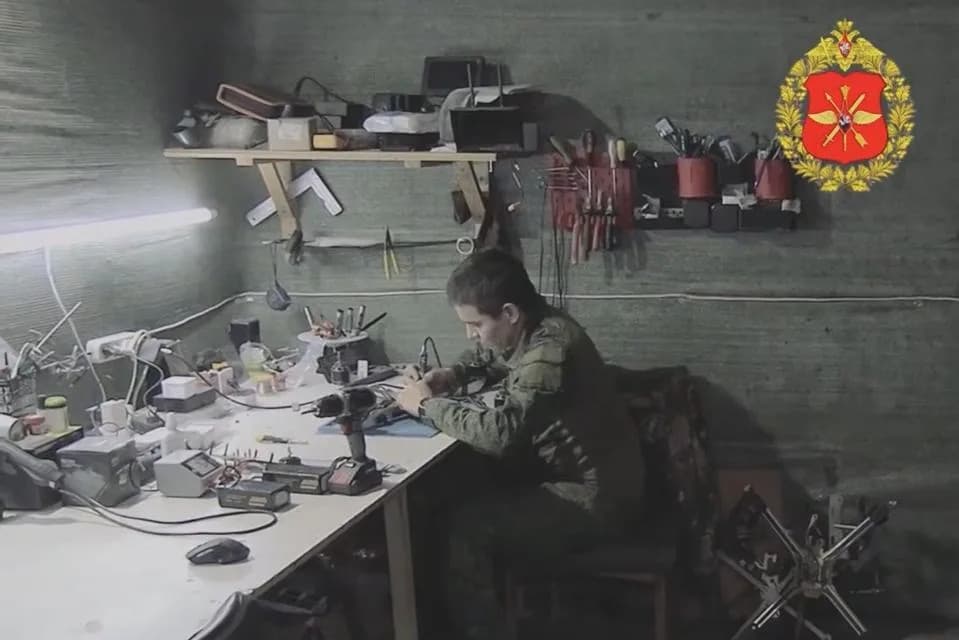 Rusija Pretvara Servisne Jedinice Artiljerije u Timove za Brze Inovacije Dronova