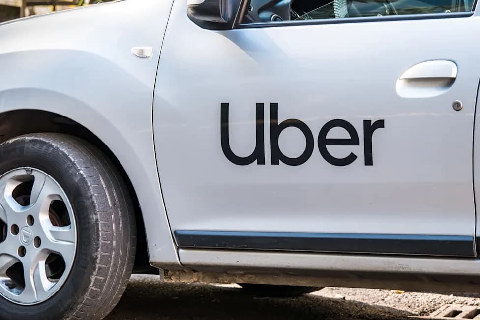 Vozači Ubera Tuže Kompaniju u Amsterdamu: Optužbe Da Algoritam Smanjuje Zarade i Krši GDPR