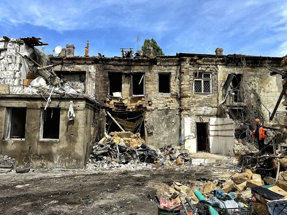 Tri poginula u noćnim ruskim napadima na Ukrajinu — dron pogodio stambenu zonu u Zaporožju