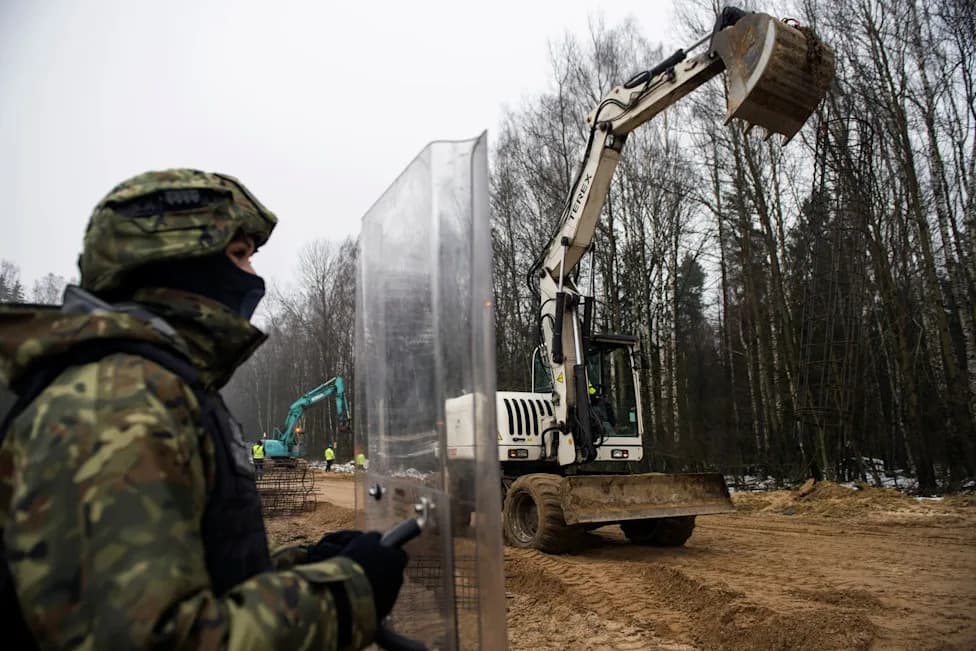 Hladnjača Na A2: Poljski Graničari Otkrili 34 Migranta Sakrivene Pred Put Ka Nemačkoj