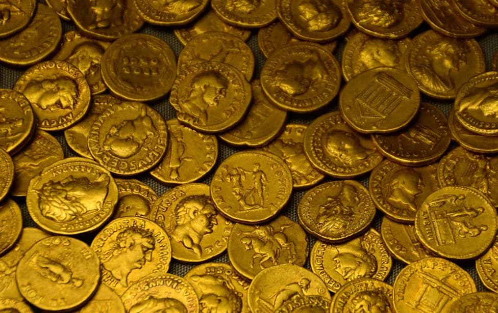141 Zlatni Solidus Iz Luksemburga: Detektoričari Otkrili Rimski Trezor i 1.600‑Godišnju Misteriju
