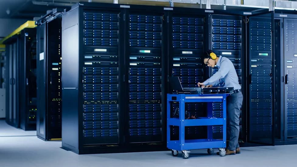 Talas „Večnih“ Hemikalija Povezan Sa AI: Čipovi, Data Centri i Baterije
