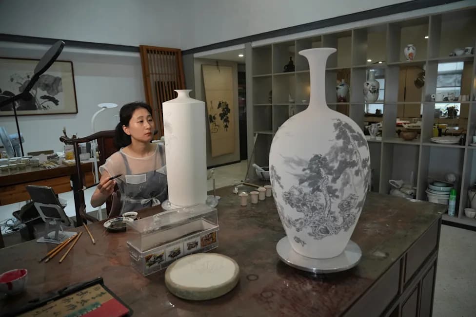 Kako Jingdezhen Čuva Vekovima Staru Porcelansku Baštinu i Privlači Novu Generaciju