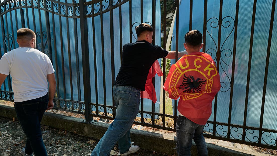 Nemiri u Prištini nakon haških presuda: Gađano sedište EULEX‑a, najavljena nova okupljanja