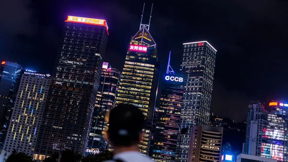 Porodica Može Izgubiti Socijalnu Pomoć Posle Koncerta u Hongkongu — Šta Taj Slučaj Otkriva o Nadzoru i Pravilima
